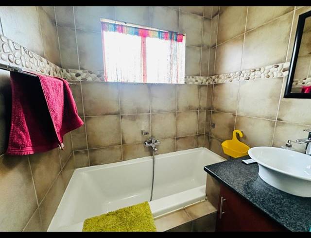 5 BEDROOM HOUSE FOR SALE IN VERWOERDPARK